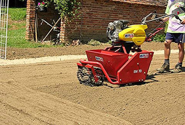 location-amenagement-terrain-engazonneuse-automatrice-yvmo