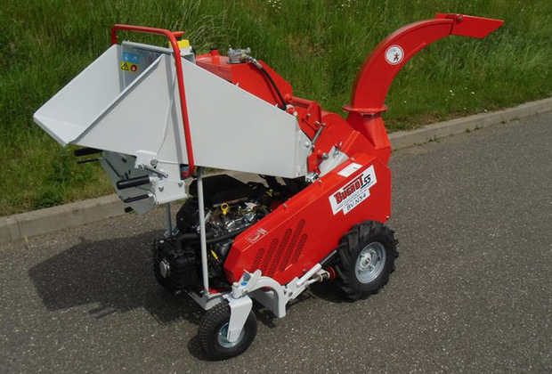 location-entretien-arbres-broyeur-branches-bugnot