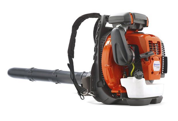 location-entretien-arbres-souffleur-thermique-dos-husqvarna